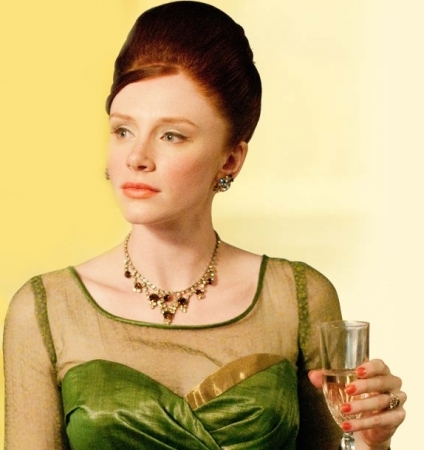 3Bryce Dallas Howard as Hilly Holbrook