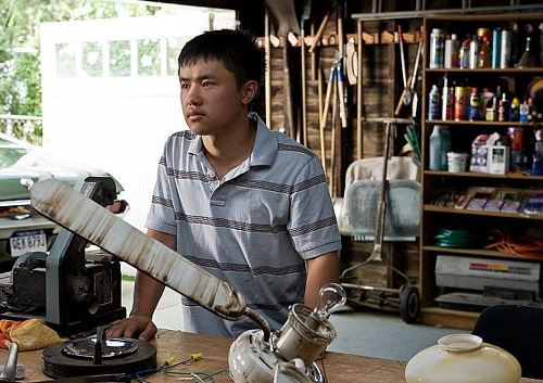 2Bee Vang as Thao Vang Lor