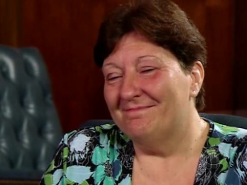 undercover-boss-us-s01e04-white-castle-1donna